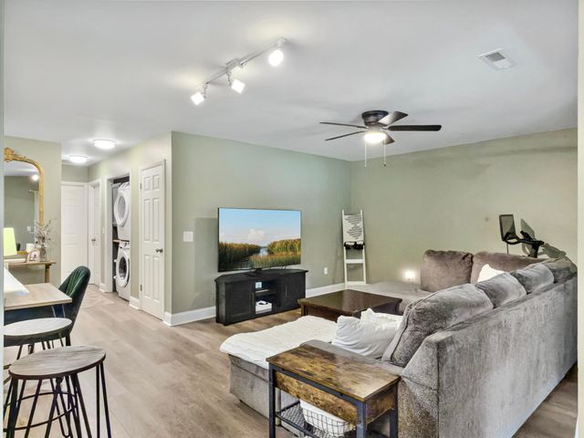 93 Ashley Hall Plantation Road 7, Charleston, SC 29407