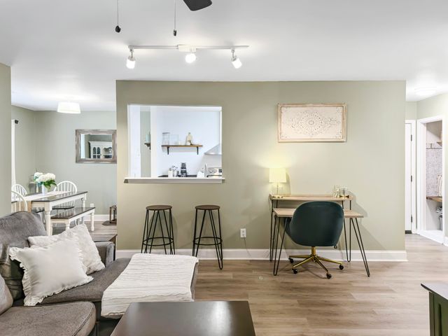 93 Ashley Hall Plantation Road 7, Charleston, SC 29407