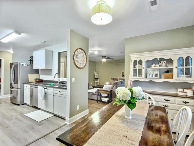 93 Ashley Hall Plantation Road 7, Charleston, SC 29407