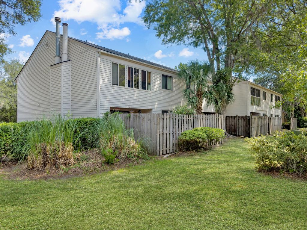 93 Ashley Hall Plantation Road 7, Charleston, SC 29407