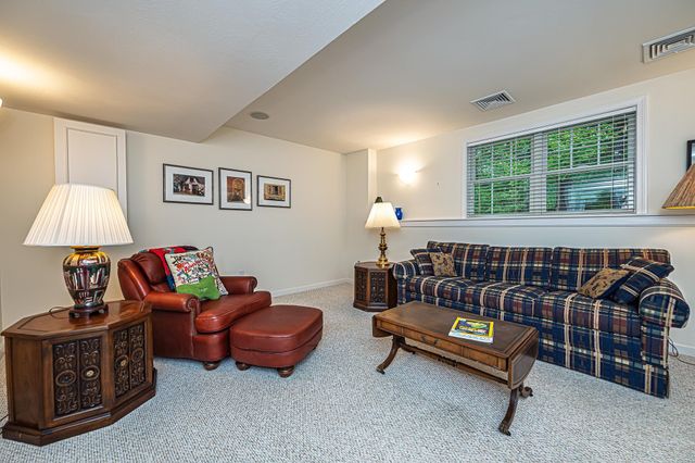 7 Drumlin Road, Stratham, NH 03885