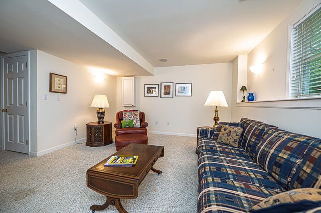 7 Drumlin Road, Stratham, NH 03885