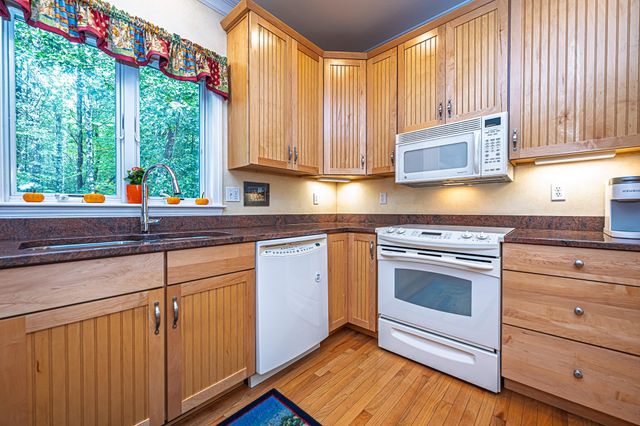7 Drumlin Road, Stratham, NH 03885