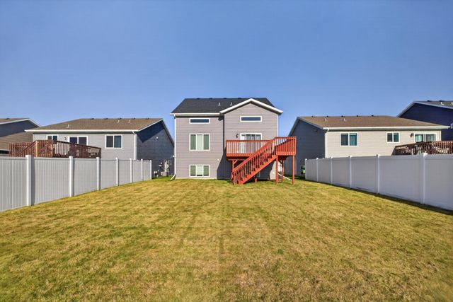 6064 58th Street S, Fargo, ND 58104