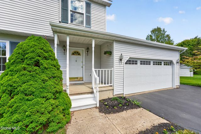 5 Center Court, Clifton Park, NY 12065