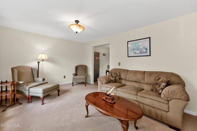 5 Center Court, Clifton Park, NY 12065