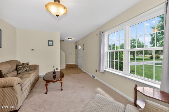 5 Center Court, Clifton Park, NY 12065