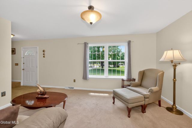 5 Center Court, Clifton Park, NY 12065