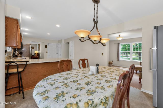5 Center Court, Clifton Park, NY 12065