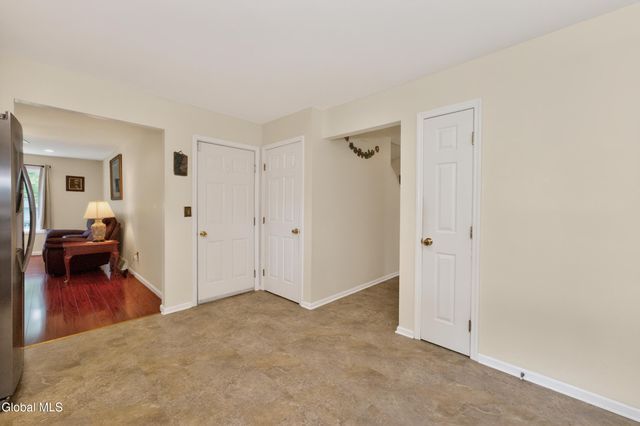 5 Center Court, Clifton Park, NY 12065