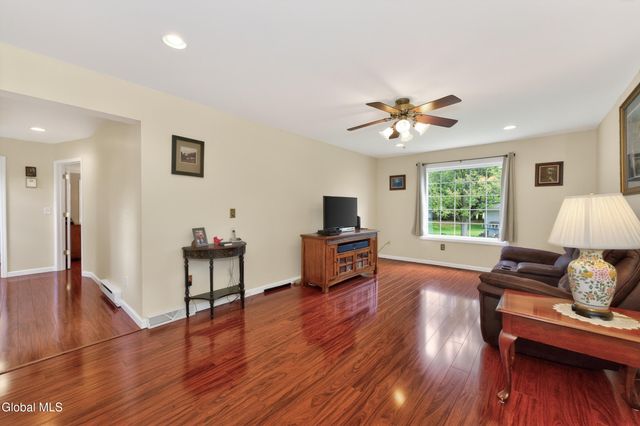 5 Center Court, Clifton Park, NY 12065