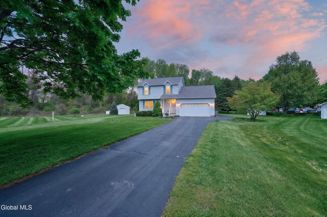 5 Center Court, Clifton Park, NY 12065