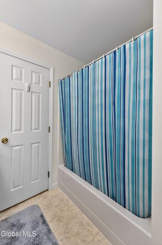 5 Center Court, Clifton Park, NY 12065