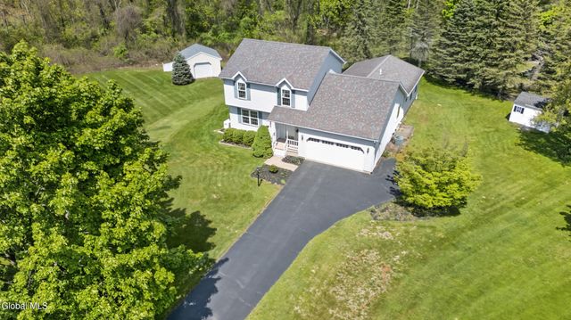 5 Center Court, Clifton Park, NY 12065