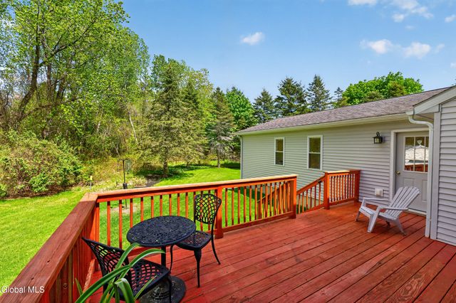 5 Center Court, Clifton Park, NY 12065