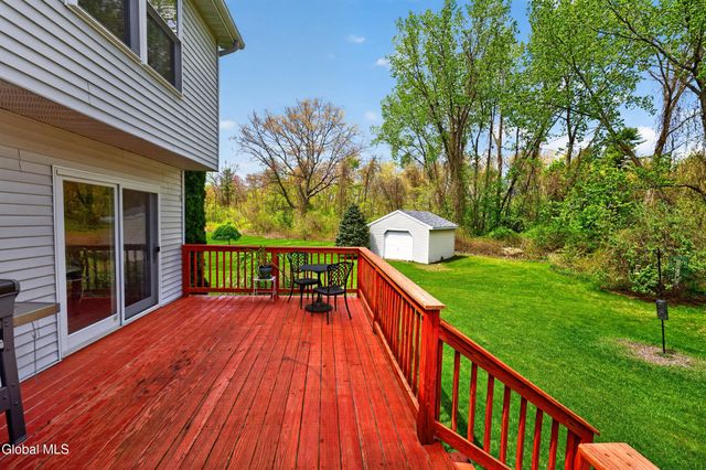 5 Center Court, Clifton Park, NY 12065