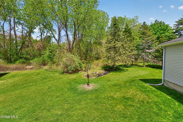 5 Center Court, Clifton Park, NY 12065