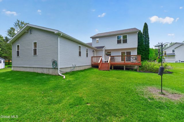 5 Center Court, Clifton Park, NY 12065