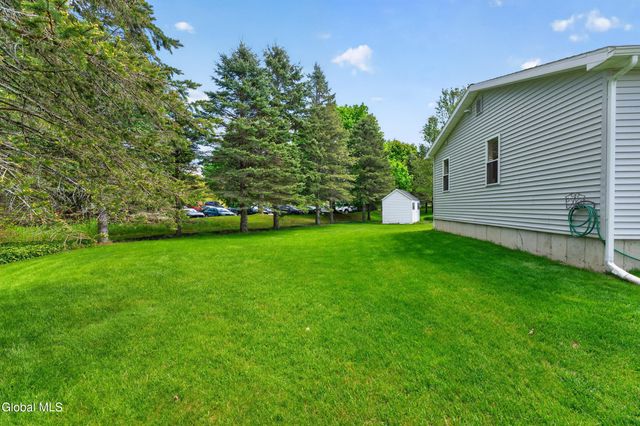 5 Center Court, Clifton Park, NY 12065