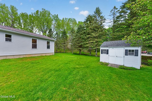 5 Center Court, Clifton Park, NY 12065