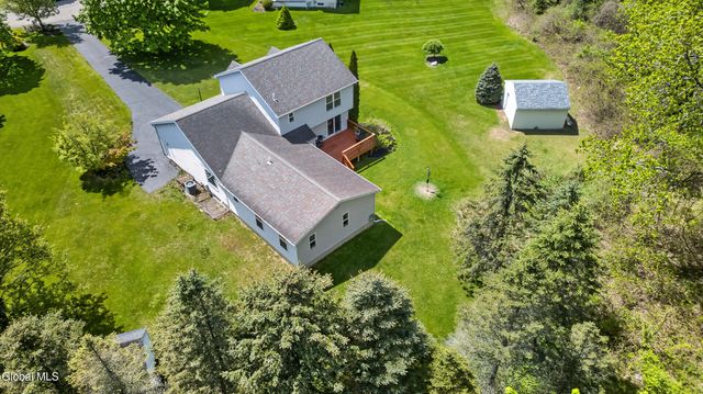 5 Center Court, Clifton Park, NY 12065