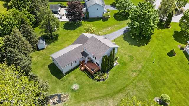 5 Center Court, Clifton Park, NY 12065