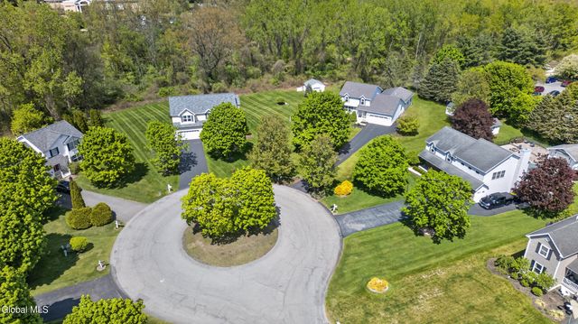 5 Center Court, Clifton Park, NY 12065