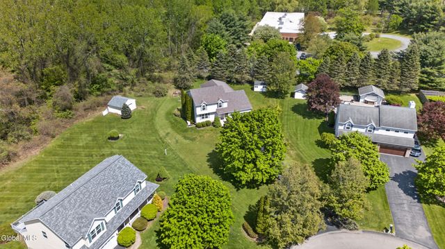 5 Center Court, Clifton Park, NY 12065