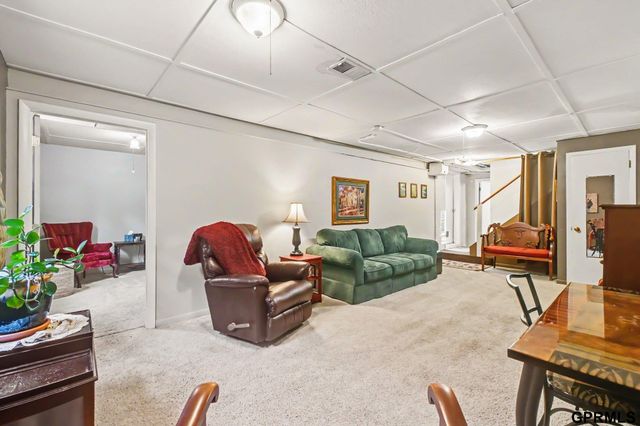 835 S 67 Avenue, Omaha, NE 68106