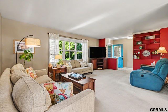 835 S 67 Avenue, Omaha, NE 68106