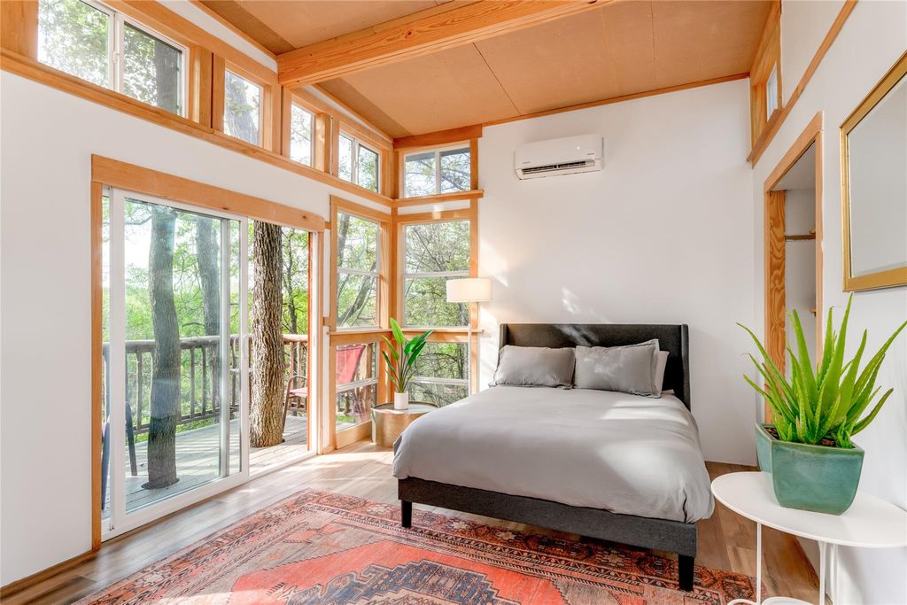 5323 Downs DR, Austin, TX 78721