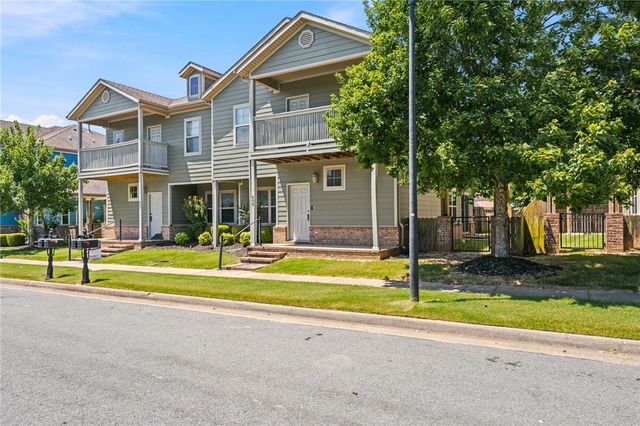 699 N Wordsworth Lane, Fayetteville, AR 72704