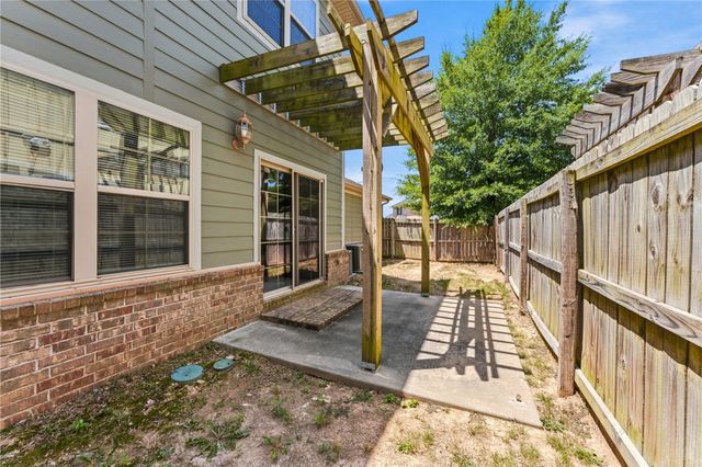 699 N Wordsworth Lane, Fayetteville, AR 72704