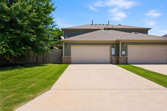 699 N Wordsworth Lane, Fayetteville, AR 72704