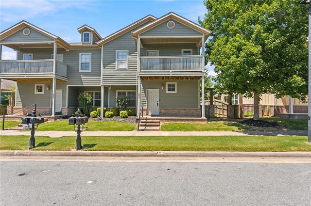 699 N Wordsworth Lane, Fayetteville, AR 72704