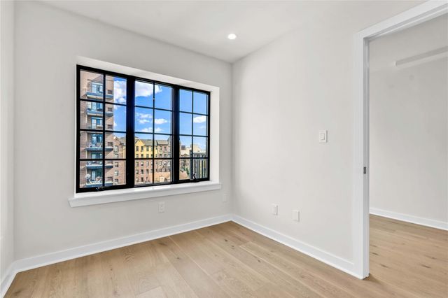 25-25 31st Avenue 5, Astoria, NY 11106