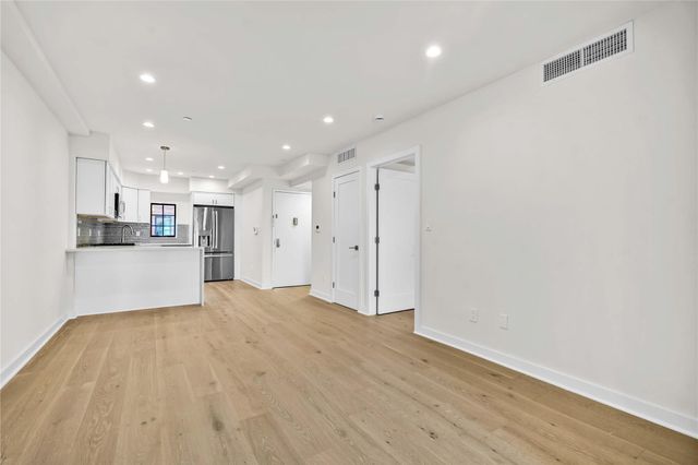 25-25 31st Avenue 5, Astoria, NY 11106