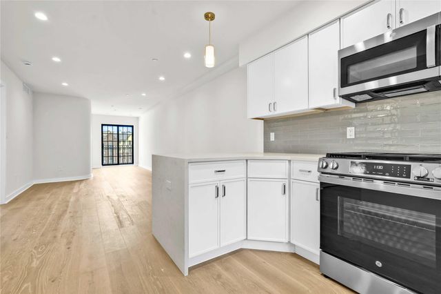 25-25 31st Avenue 5, Astoria, NY 11106
