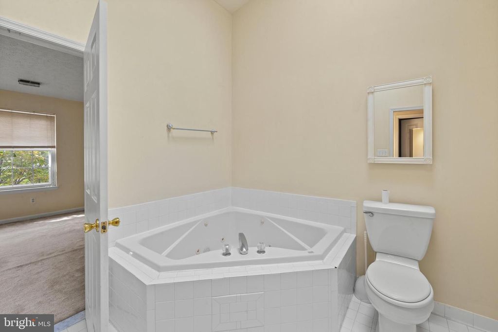 Image 5 of property listing at 627 STONE MILL CT, Abingdon, MD 21009