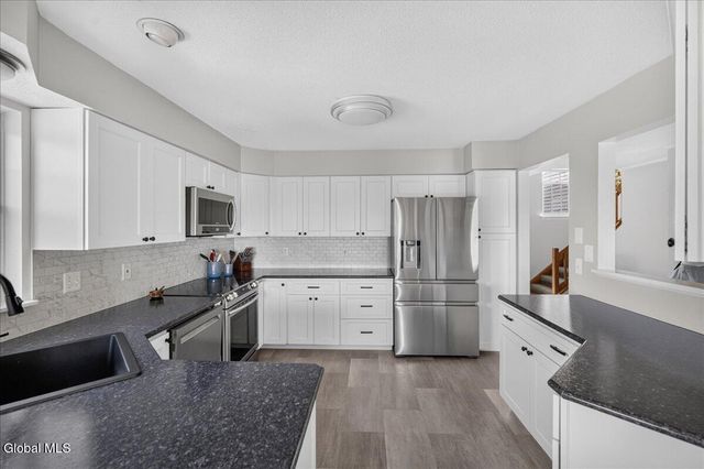 3 Highpointe Drive, Troy, NY 12182