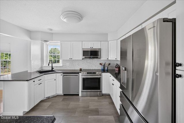 3 Highpointe Drive, Troy, NY 12182