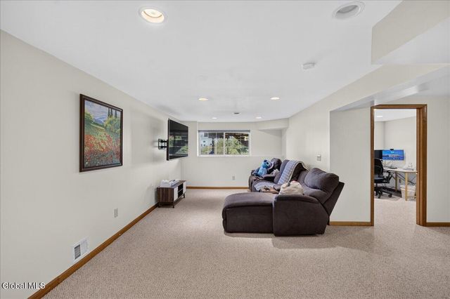 3 Highpointe Drive, Troy, NY 12182