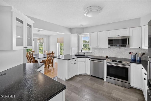 3 Highpointe Drive, Troy, NY 12182