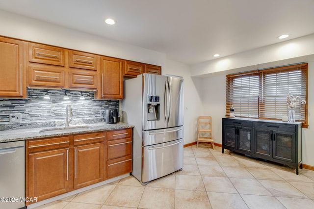 127 Cheshire Circle, Lima, OH 45804