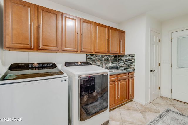 127 Cheshire Circle, Lima, OH 45804