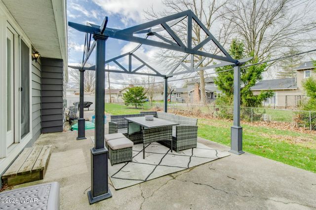 127 Cheshire Circle, Lima, OH 45804