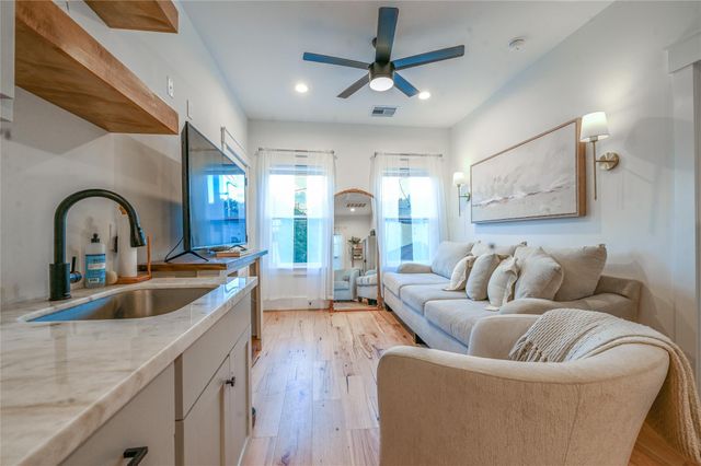 1512 Ashland Street, Houston, TX 77008