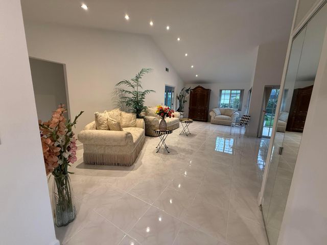 6105 Via Laguna Lane, Boca Raton, FL 33433