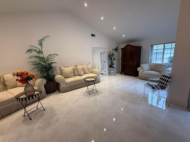 6105 Via Laguna Lane, Boca Raton, FL 33433