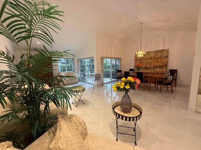 6105 Via Laguna Lane, Boca Raton, FL 33433